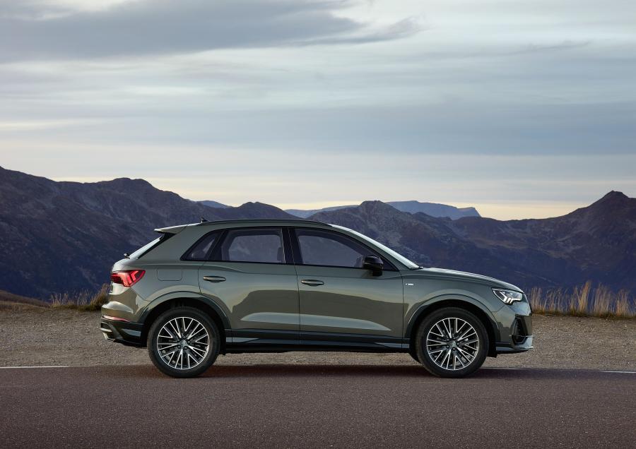  Audi Q3 Quattro S-Line Edition One 2018 года  (WW) (фото 4 из 30)